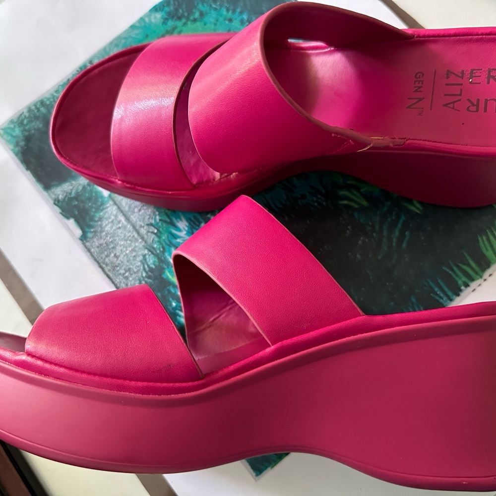 By Naturalizer, fun dark pink wedge slides in size 9.5 women’s - Picture 4 of 6